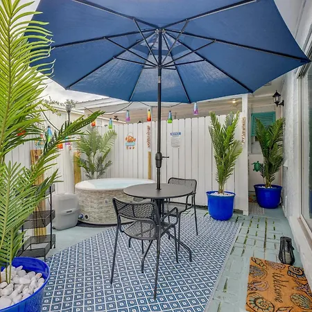 Fort Walton Beach Bungalow With Private Hot Tub!